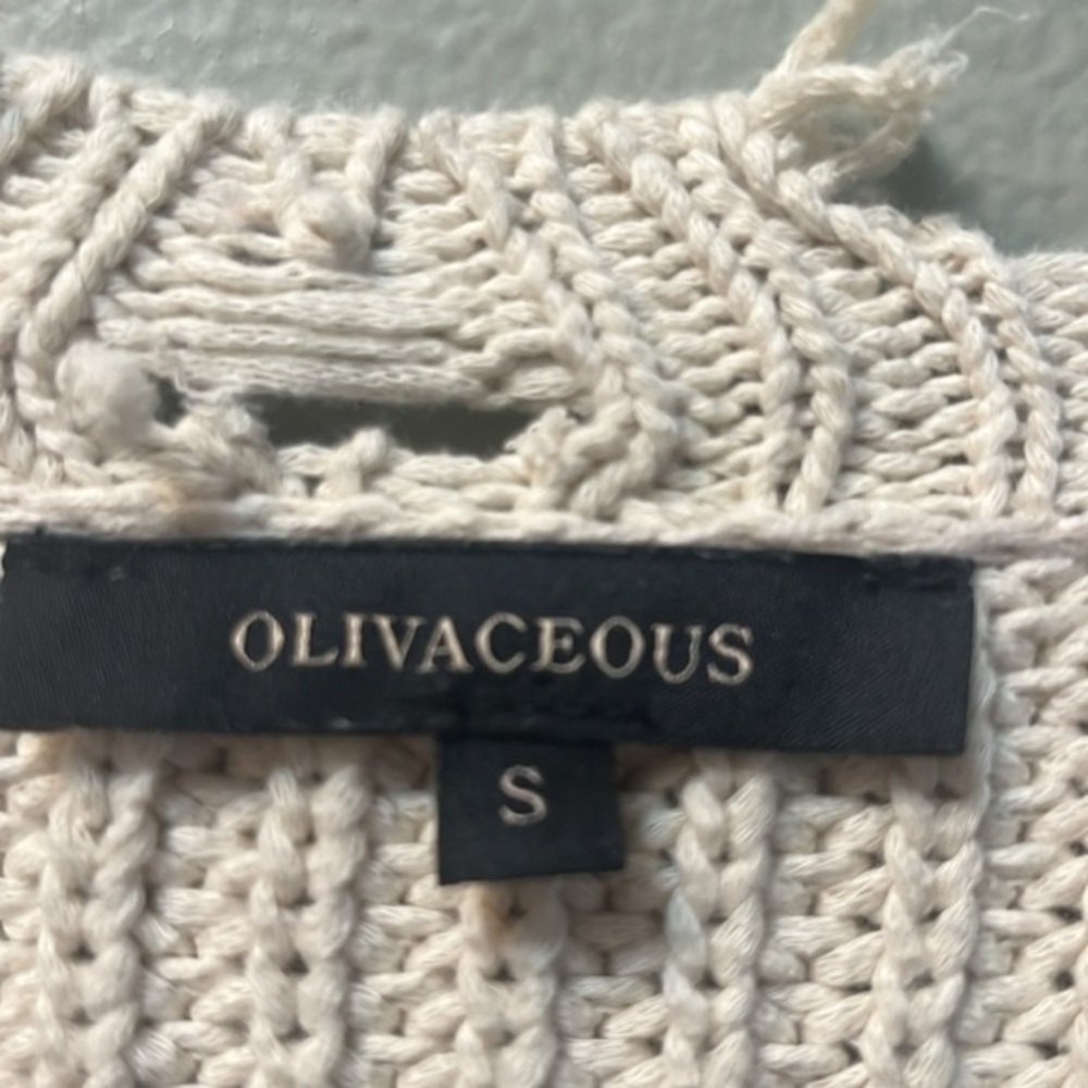 Olivaceous distressed v neck ivory sweater size small - Picture 4 of 5